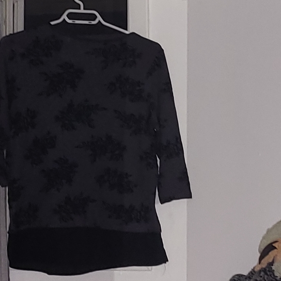 Black rose shimmering blouse - Picture 2 of 2